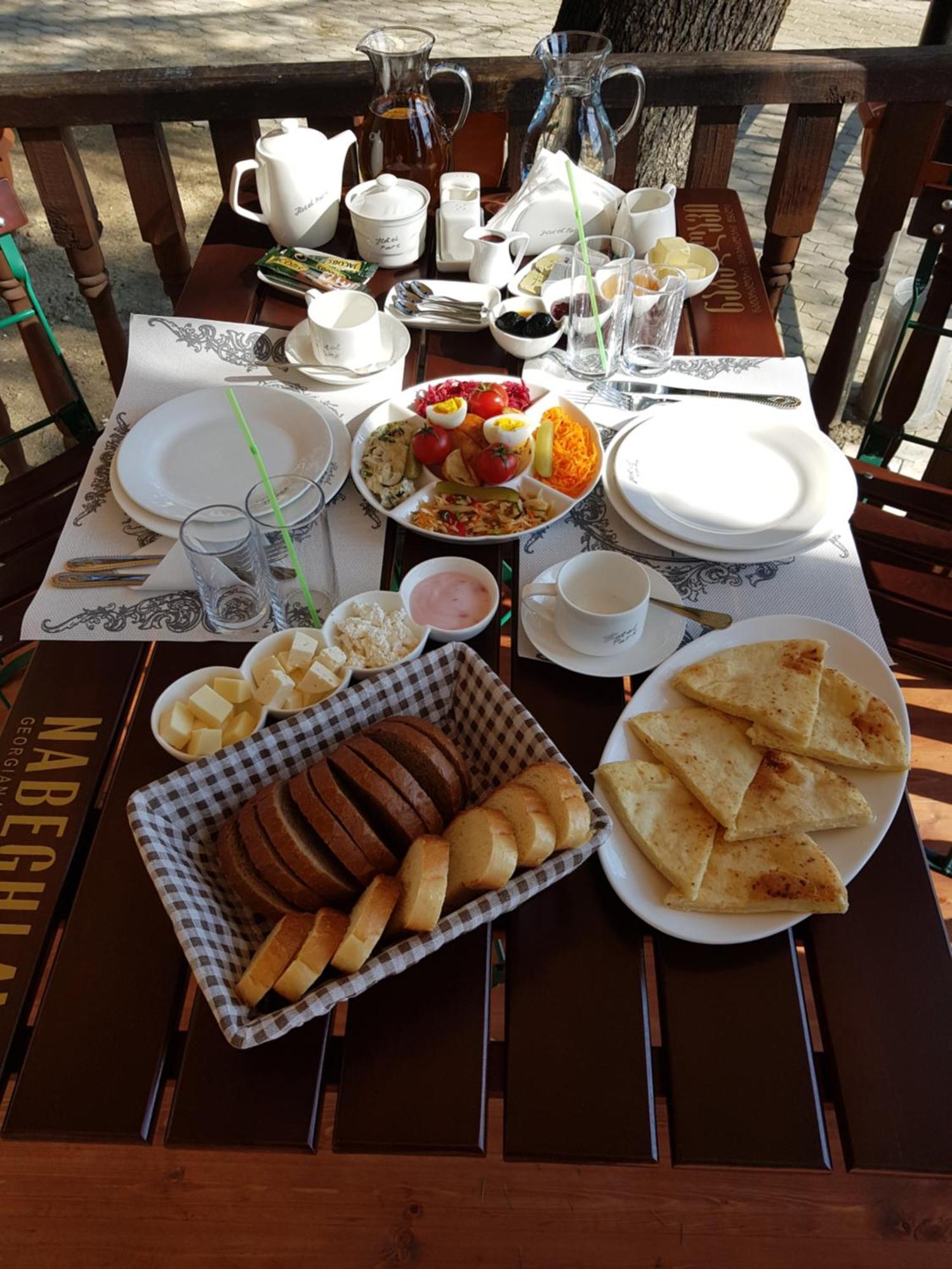 Park Hotel Kutaisi Ngoại thất bức ảnh
