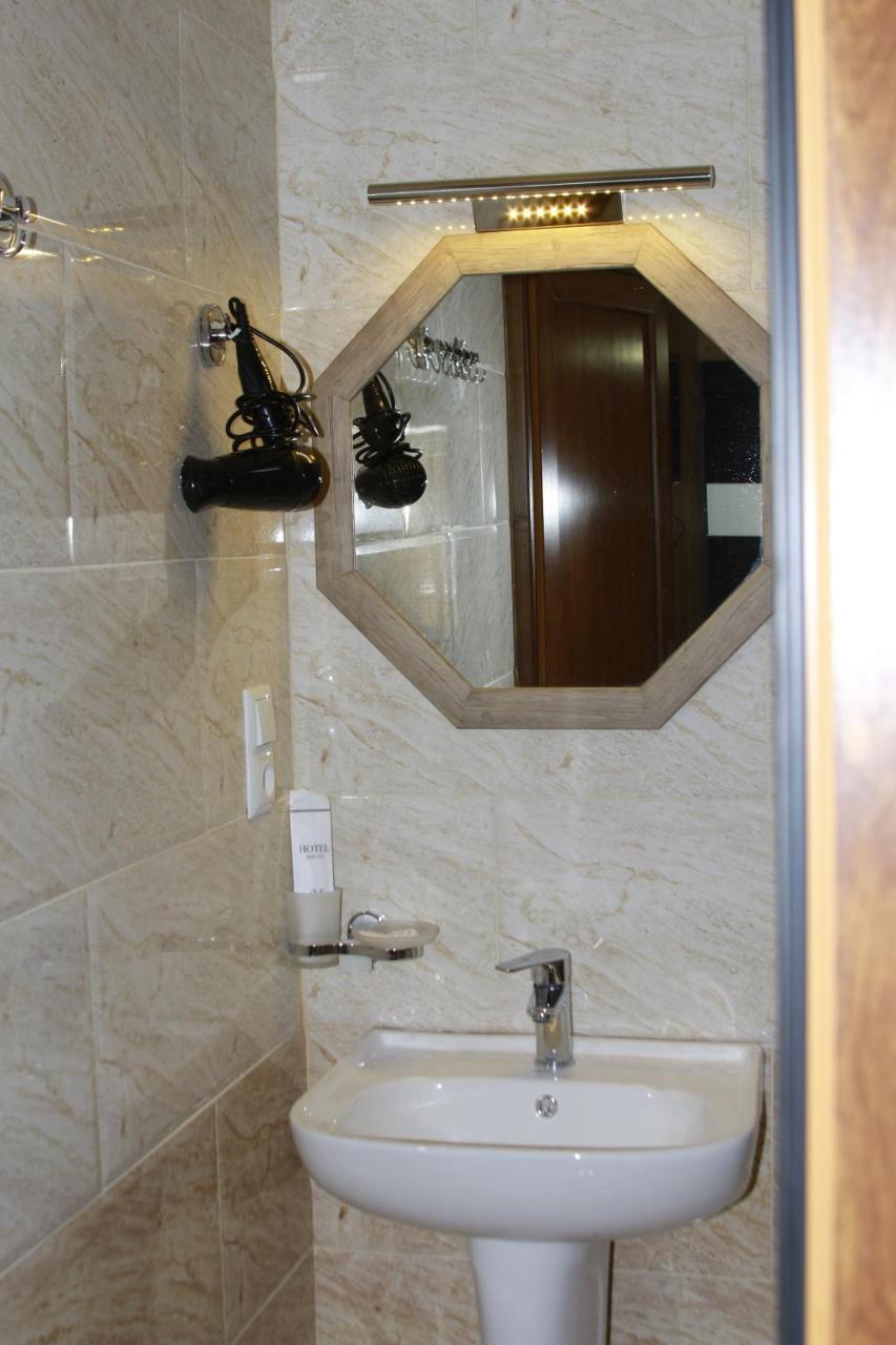 Park Hotel Kutaisi Ngoại thất bức ảnh