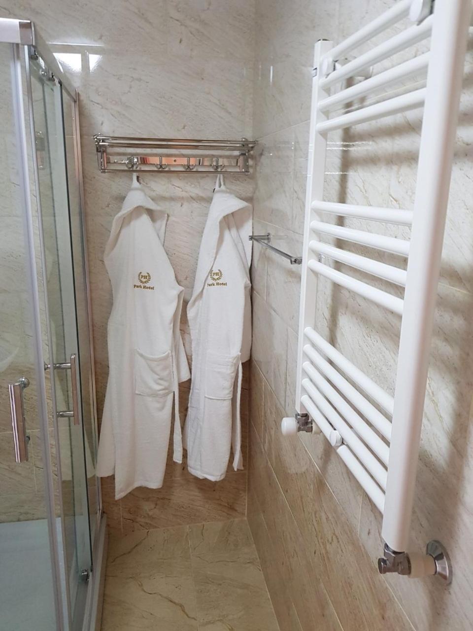 Park Hotel Kutaisi Ngoại thất bức ảnh
