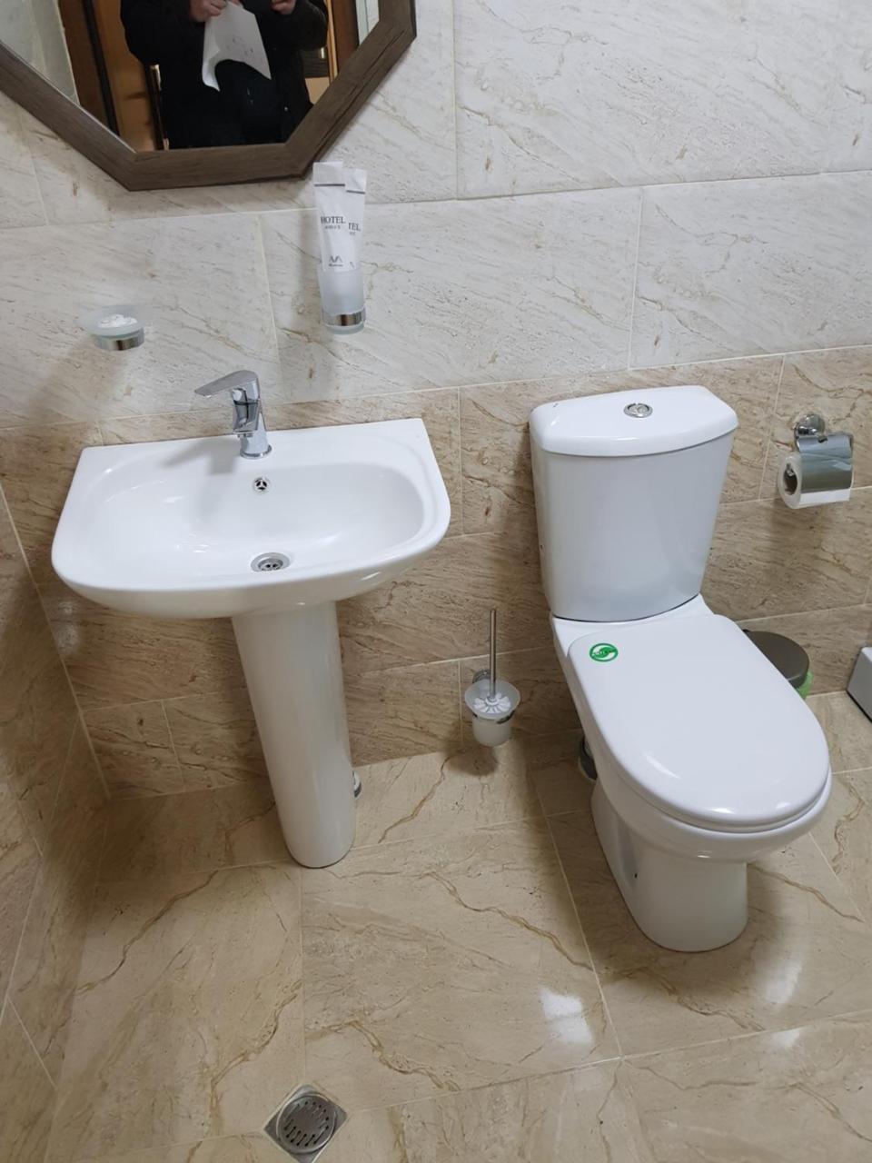 Park Hotel Kutaisi Ngoại thất bức ảnh